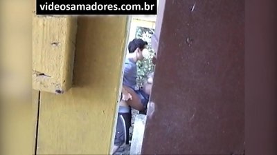 Voyeur פילמס יונג פּאָר פאַקינג ביז ער דיסקאַווערז ווידעא פוטידזש